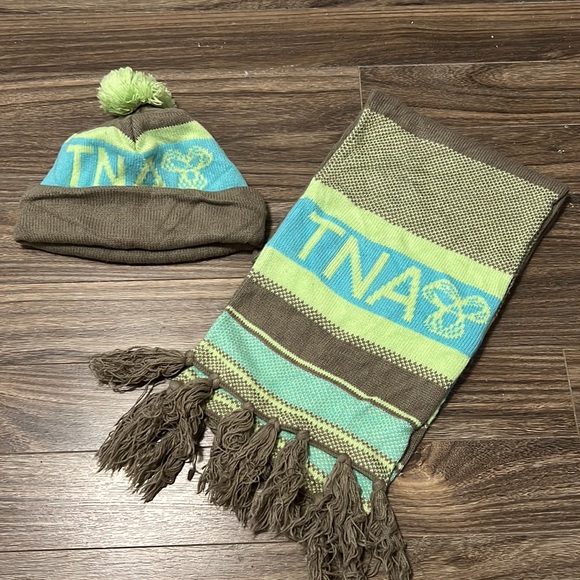 Aritzia - toque/hat scarf set - Picture 1 of 1